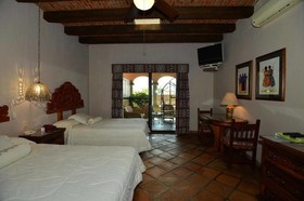 Casa Tres Leones