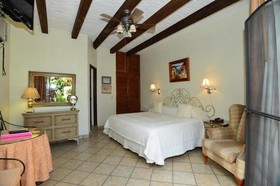 Casa Tres Leones