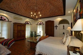 Casa Tres Leones