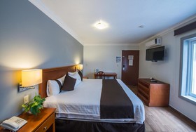 Del Marqués Hotel & Suites