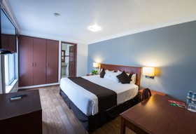 Del Marqués Hotel & Suites