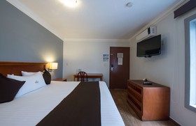 Del Marqués Hotel & Suites