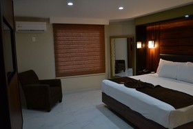 Hotel Dali Plaza