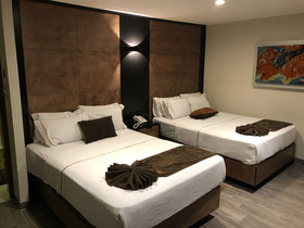 Hotel Dali Plaza