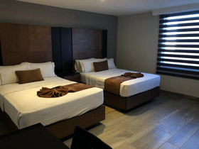 Hotel Dali Plaza