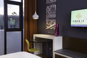 Love It Signature Hotel