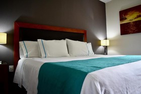 Suites Country Club