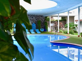 Suites Country Club