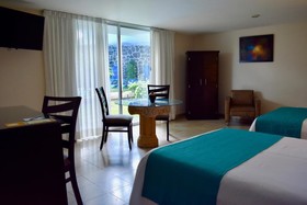 Suites Country Club