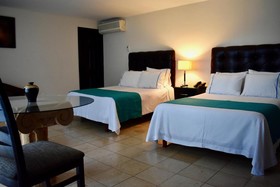 Suites Country Club