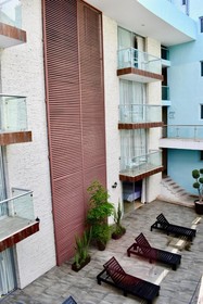 Suites Country Club