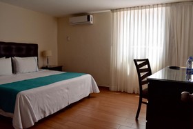 Suites Country Club