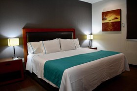 Suites Country Club