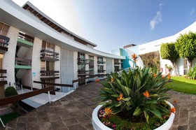 Suites Country Club