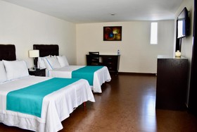 Suites Country Club