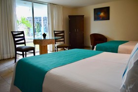 Suites Country Club