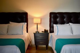 Suites Country Club