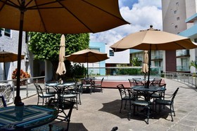 Suites Country Club