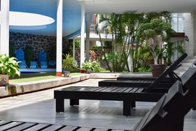 Suites Country Club