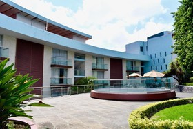 Suites Country Club
