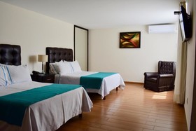 Suites Country Club