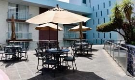 Suites Country Club