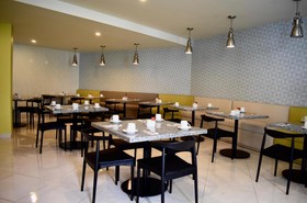 Suites Country Club
