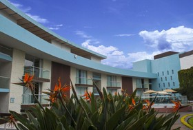 Suites Country Club