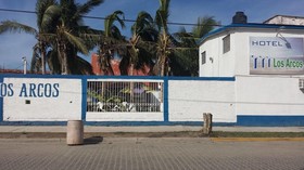 Hotel y Bungalows Los Arcos
