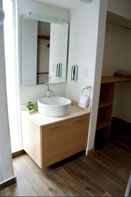 Metropolitan Suites
