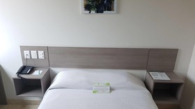 SR Hotel