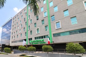 Wyndham Garden Guadalajara Acueducto