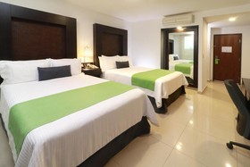 Wyndham Garden Guadalajara Acueducto