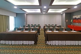 Wyndham Garden Guadalajara Acueducto
