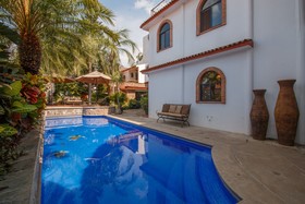Casa Fibba 4 BR by Casago