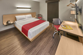 City Express Celaya Galerias