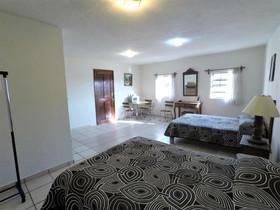 OYO Casa Banqueta Alta