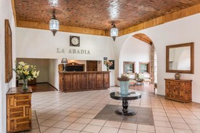 La Abadia Plaza