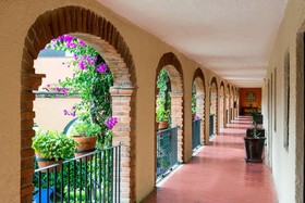 La Abadia Plaza