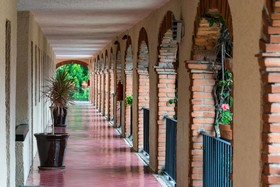 La Abadia Plaza