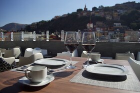 Nueve 25 Hotel