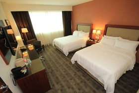 Holiday Inn & Suites Leon Plaza Mayor