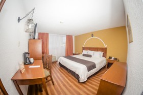 Howard Johnson by Wyndham Morelia Calle Real