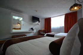 Howard Johnson by Wyndham Morelia Calle Real