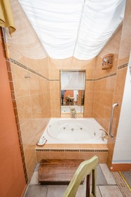 Howard Johnson by Wyndham Morelia Calle Real