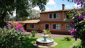 Villa Patzcuaro Garden Hotel & RV Park