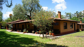 Villa Patzcuaro Garden Hotel & RV Park