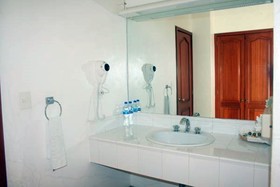 Caracol Plaza and Resort