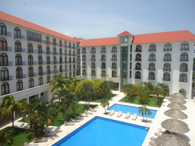 Caracol Plaza and Resort