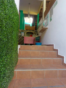Mayflower Hotel & Hostal